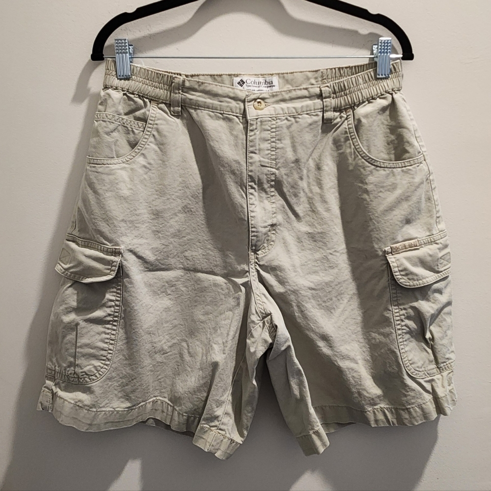 Vintage Columbia Sportswear Women's Light Tan Cargo Shorts
